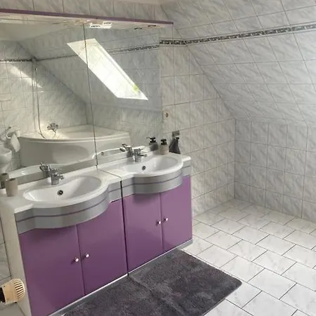 Schoene 4-zi -fewo Nahe Ostsee Mit Tollem Garten * Bendfeld