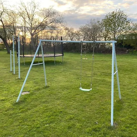 Schoene 4-zi -fewo Nahe Ostsee Mit Tollem Garten Apartamento Bendfeld