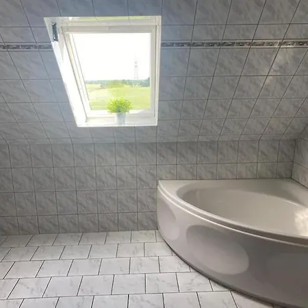 Schoene 4-zi -fewo Nahe Ostsee Mit Tollem Garten Bendfeld