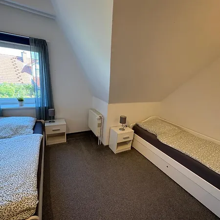 Schoene 4-zi -fewo Nahe Ostsee Mit Tollem Garten Apartment *