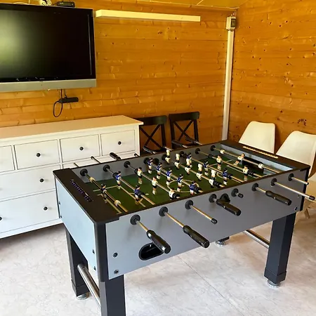 Schoene 4-zi -fewo Nahe Ostsee Mit Tollem Garten Apartment