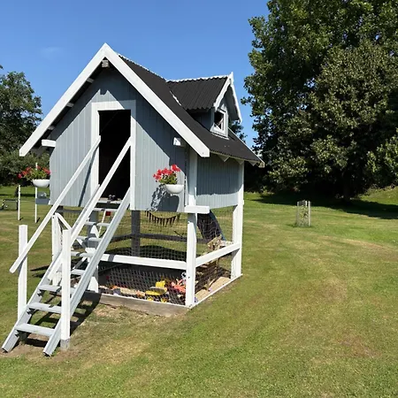 Schoene 4-zi -fewo Nahe Ostsee Mit Tollem Garten * Bendfeld