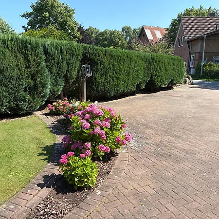 Schoene 4-zi -fewo Nahe Ostsee Mit Tollem Garten Apartment