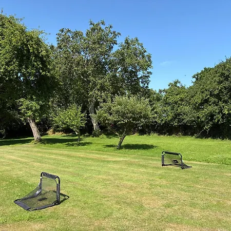 Apartment Schoene 4-zi -fewo Nahe Ostsee Mit Tollem Garten Bendfeld