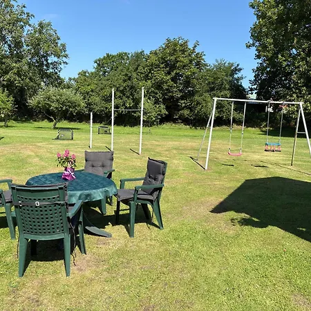 Apartment Schoene 4-zi -fewo Nahe Ostsee Mit Tollem Garten Bendfeld